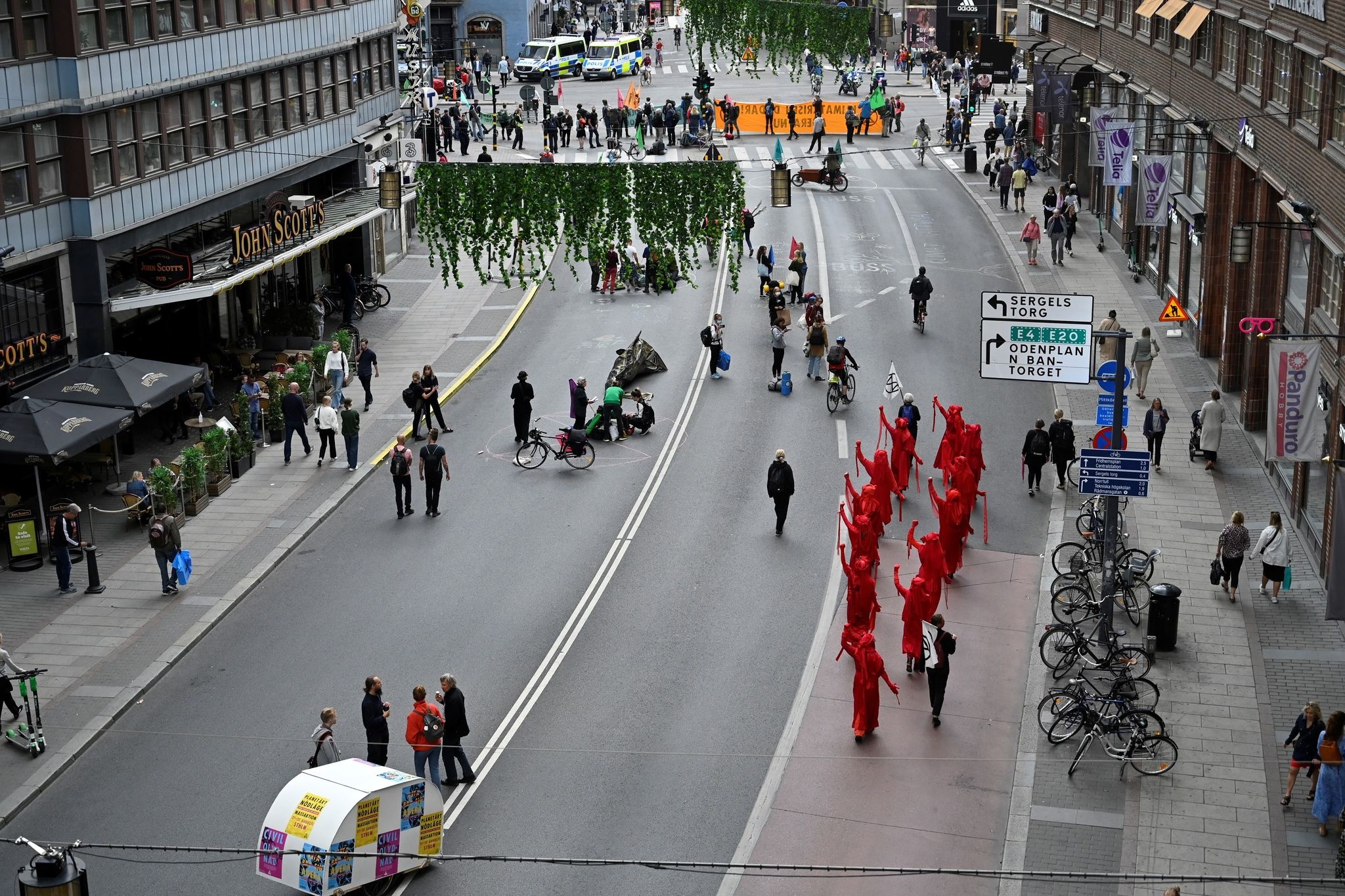 bieu tinh chong bien doi khi hau anh 4