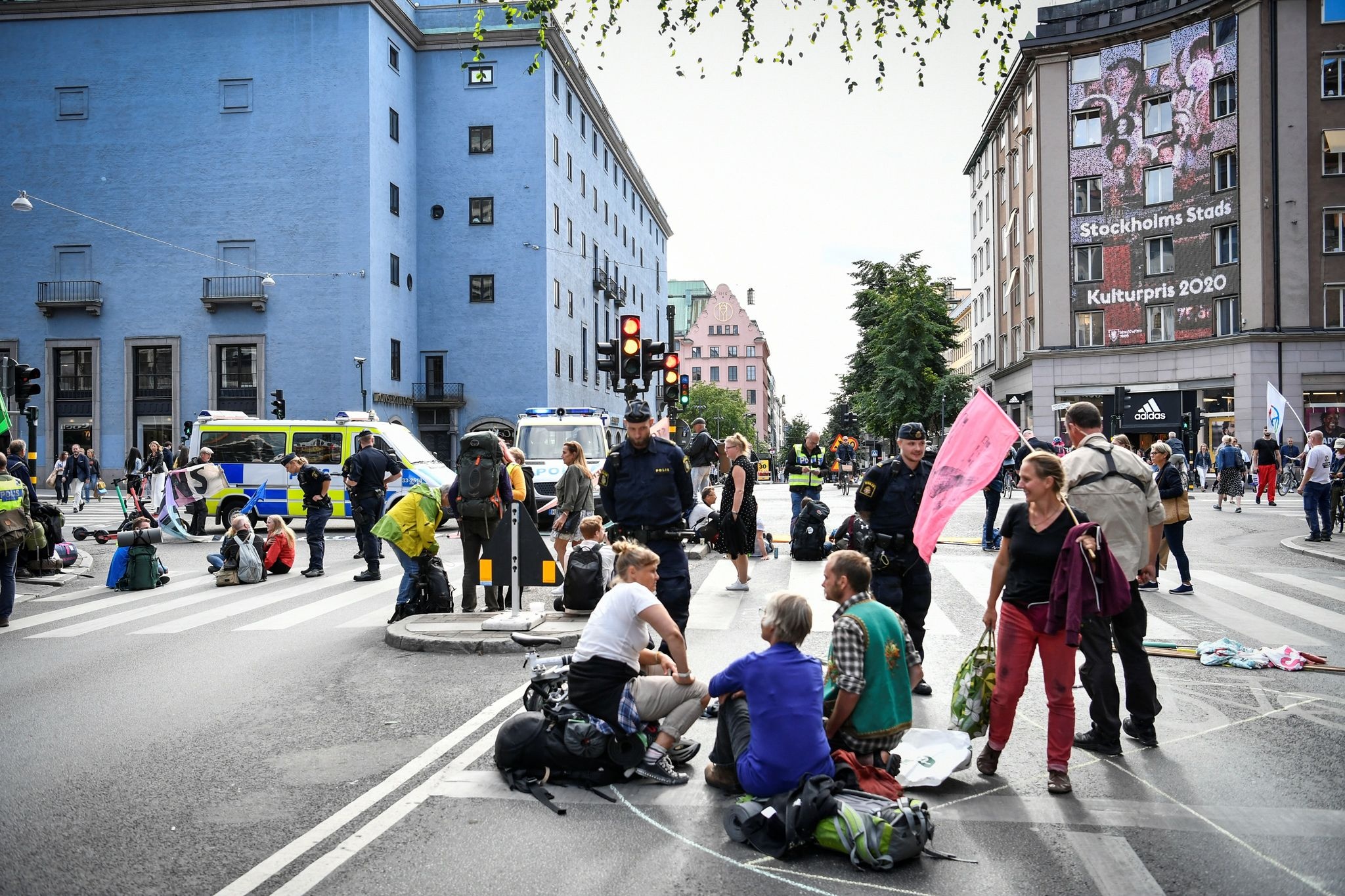 bieu tinh chong bien doi khi hau anh 8