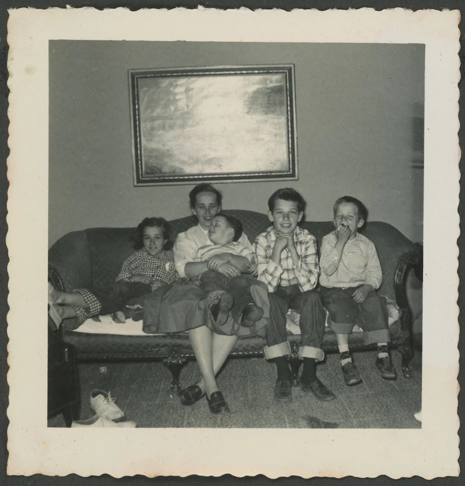 Nguoi em gai dong hanh cung ong Joe Biden anh 4