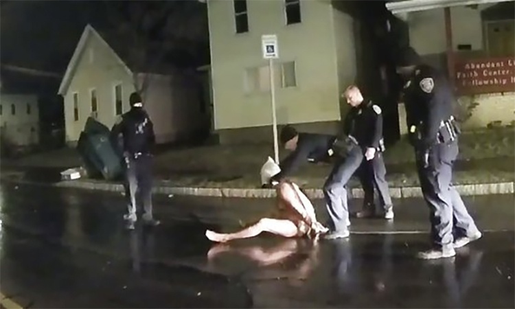 Canh sat My tu chuc sau cai chet cua nguoi da den bi trum dau hinh anh