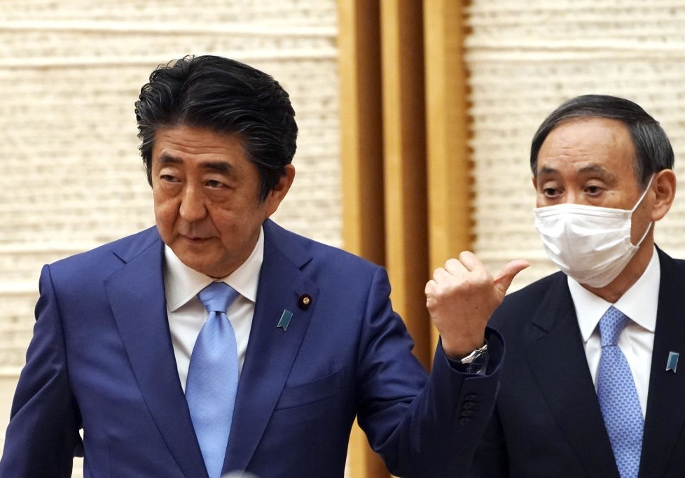 Ong Suga nam chac chien thang, chuan bi ke nhiem Thu tuong Abe hinh anh