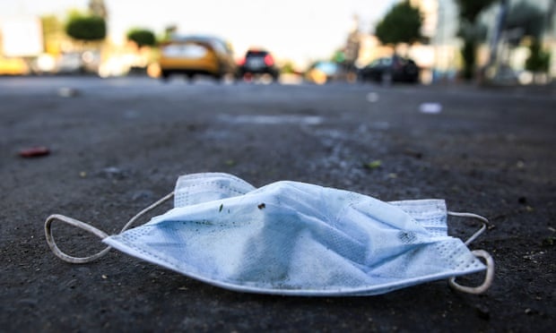 Chat van nguoi khong deo khau trang, cu ong bi xo nga roi tu vong hinh anh