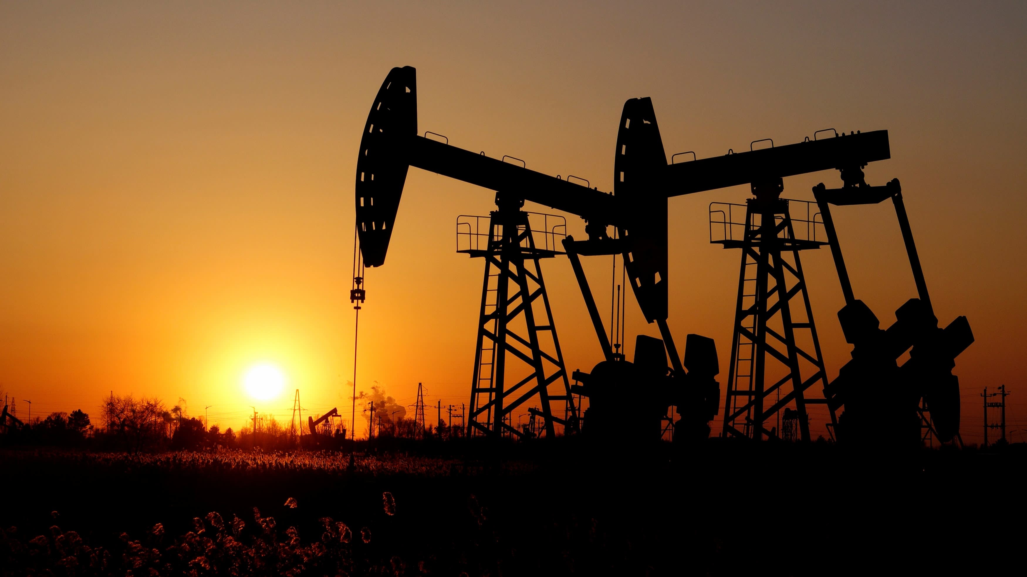 Hang chuc nhan vien cua PetroChina vuong cao buoc an trom dau mo hinh anh