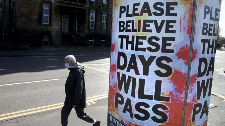 Vi sao hang nghin nguoi Anh tinh nguyen mac Covid-19 anh 1