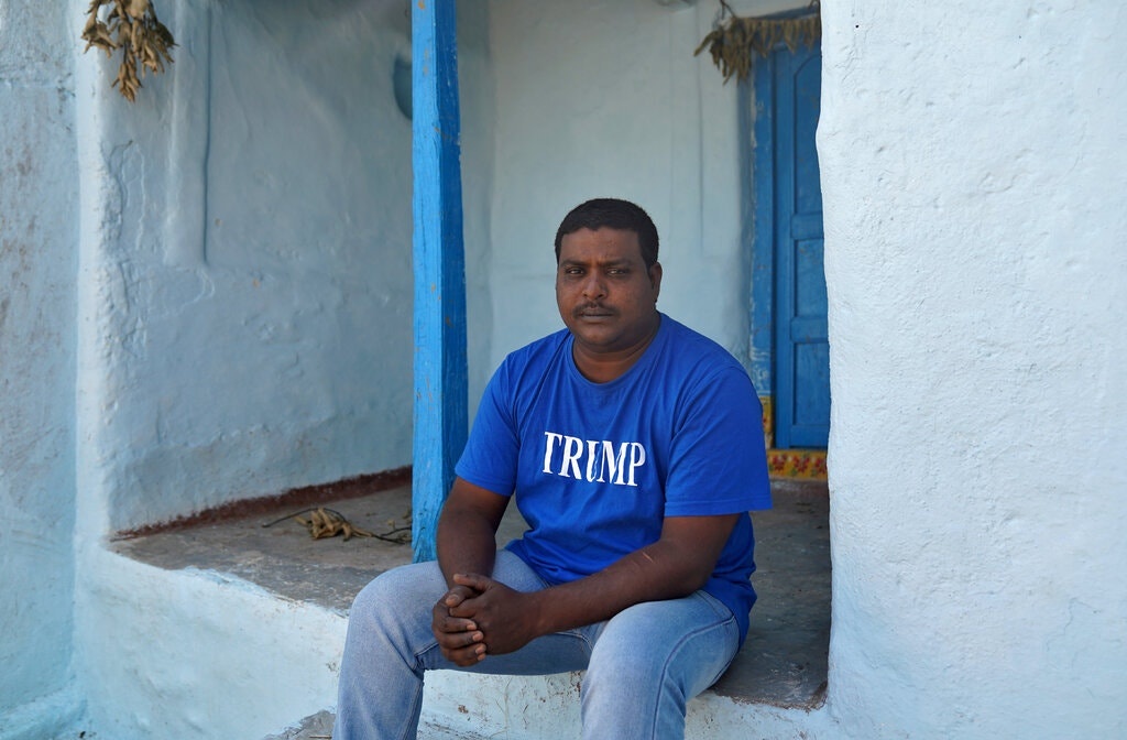 Nguoi ton sung ong Trump qua doi sau khi thuc dem cau nguyen hinh anh