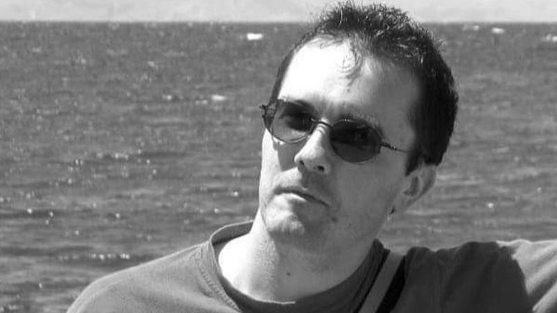 Thay giao Phap bi chat dau, canh sat bat giu 4 hoc sinh hinh anh