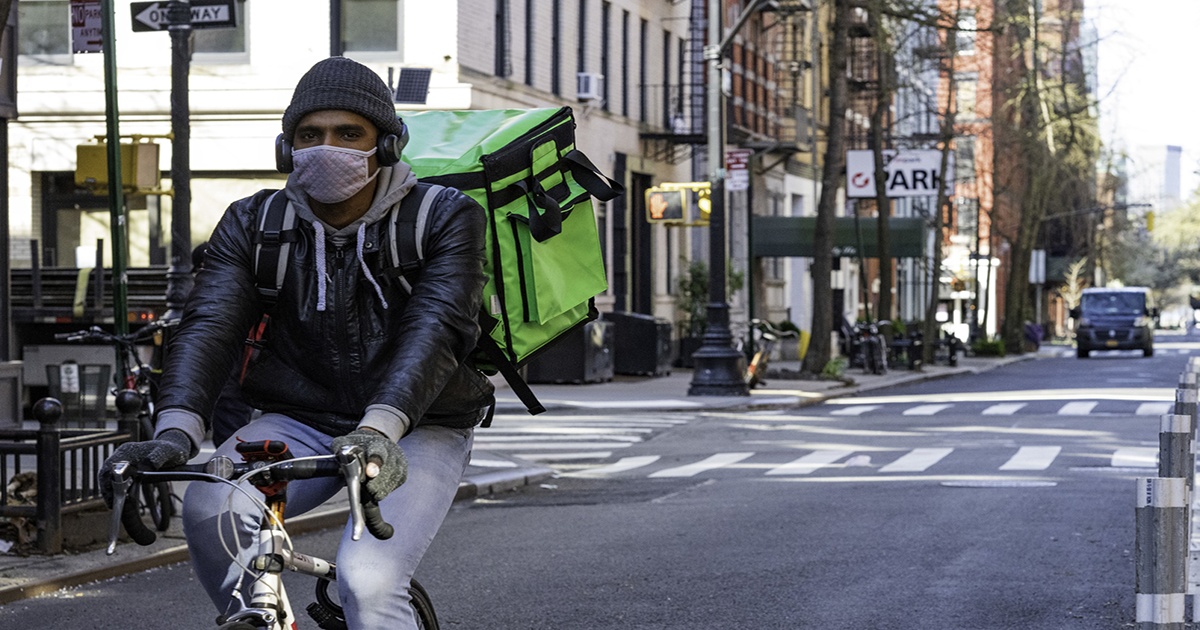 Co van cua ong Biden keu goi hanh dong quyet liet de chong dich anh 1