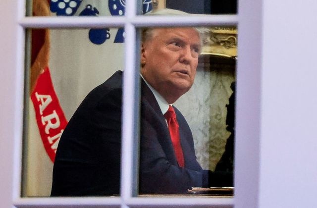 Ong Trump thong bao ve 'vu kien lon' hinh anh