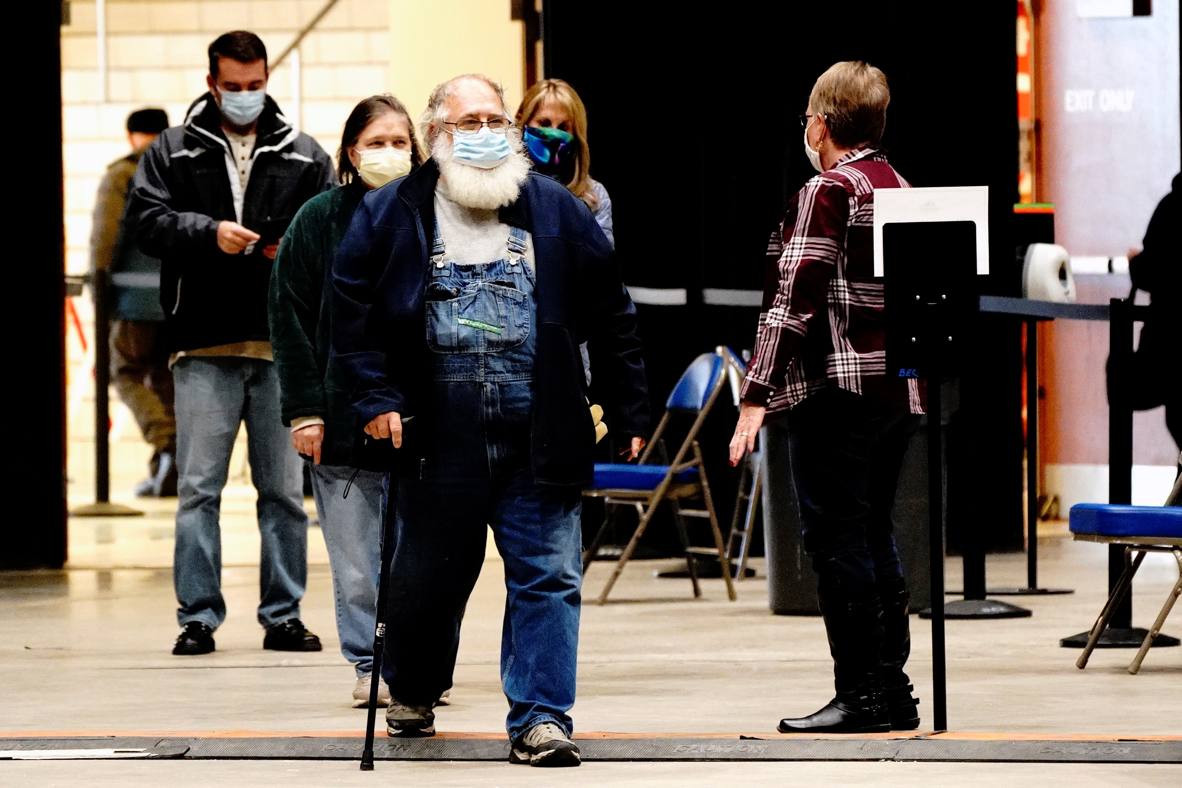 Ky luc 61,3 trieu nguoi My da bo phieu som hinh anh