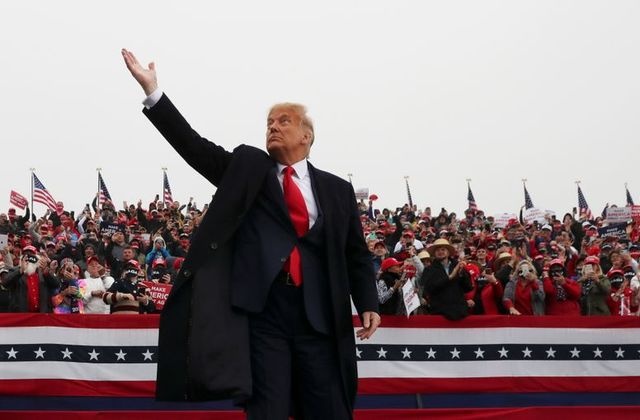 Hai cuoc van dong trai nguoc nhau cua ong Trump va Biden hinh anh