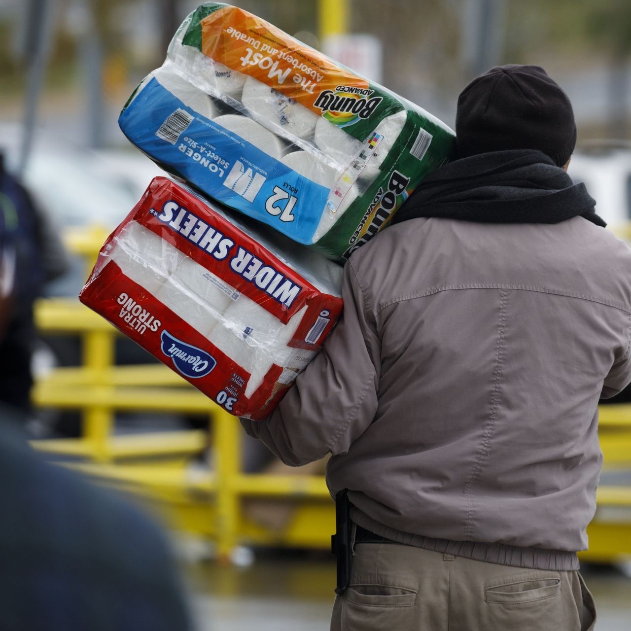 nguoi My lai gap khung hoang giay ve sinh anh 1