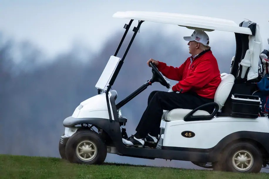 Dang sau su yen lang bat thuong cua Tong thong Trump hinh anh