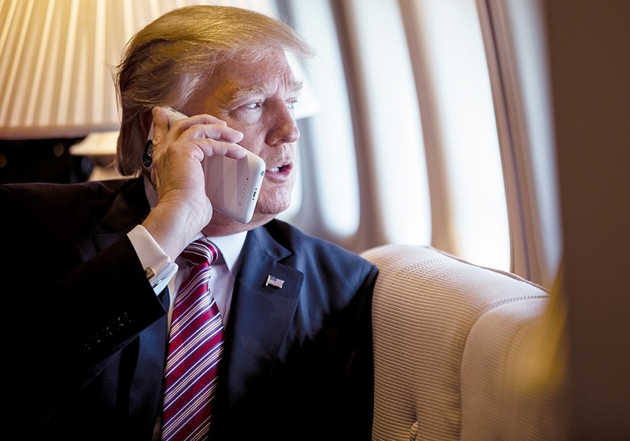Tong thong Trump goi dien de to gian lan bau cu hinh anh