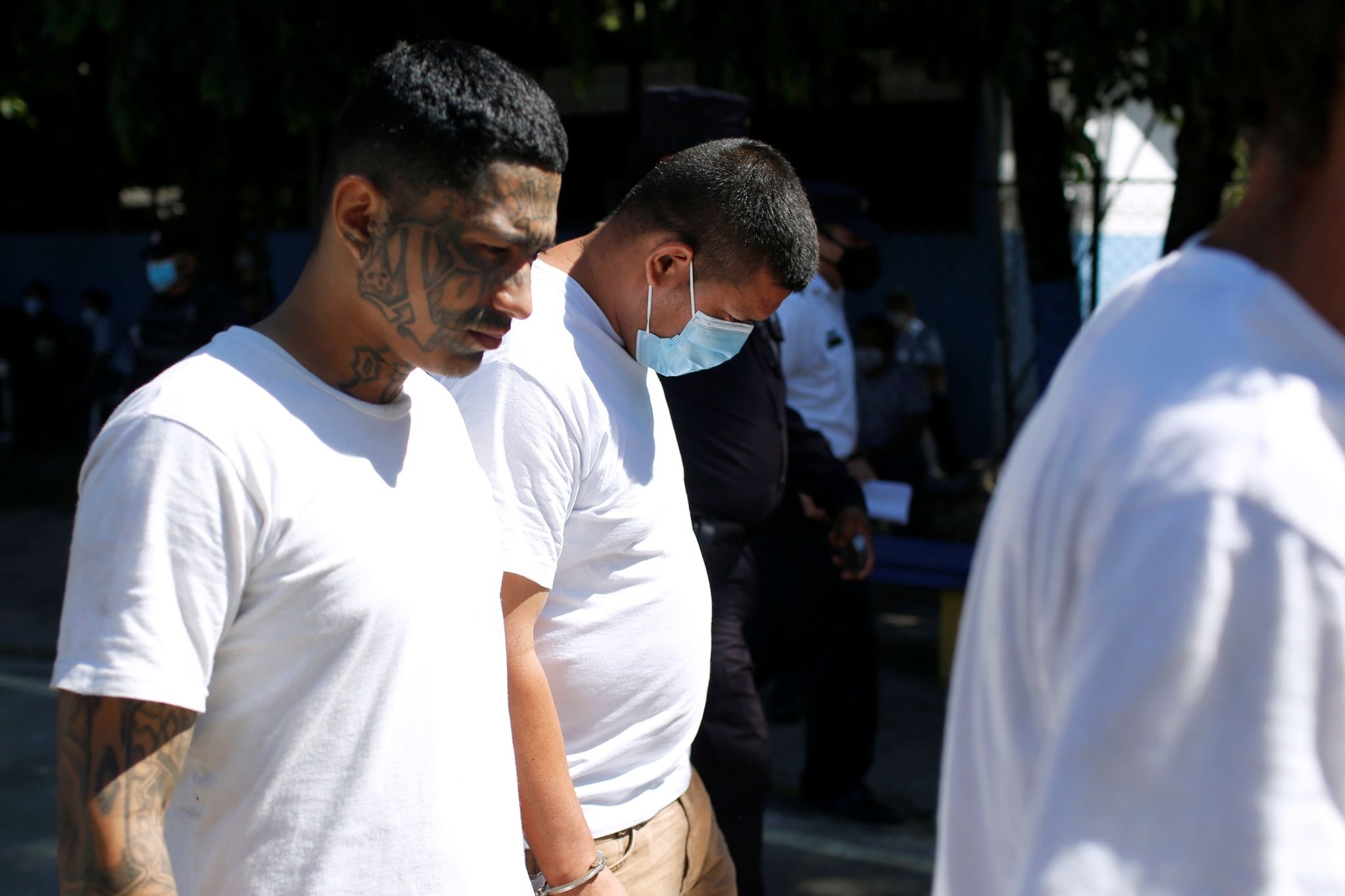 El Salvador bat giu hon 600 thanh vien bang dang anh 7