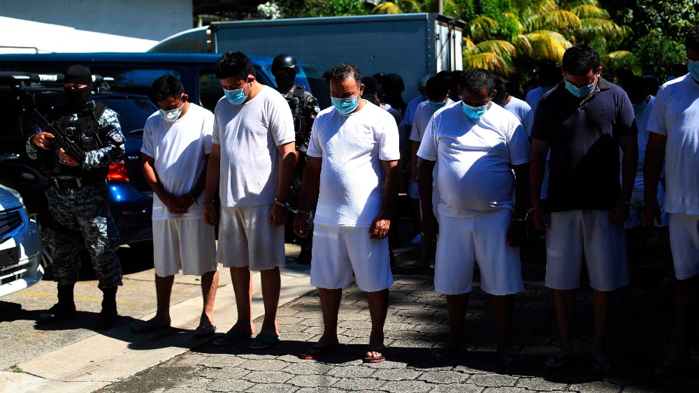 El Salvador bat giu hon 600 thanh vien bang dang anh 6