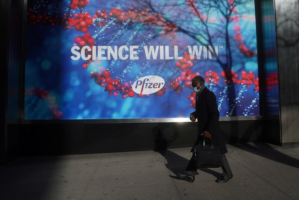 FDA ‘bat den xanh’ cho vaccine chong Covid-19 cua Pfizer anh 1