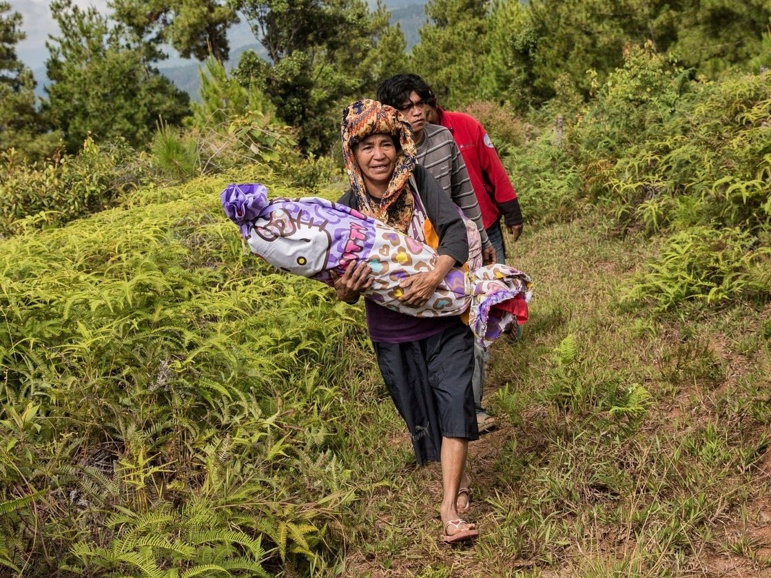 Tap tuc song chung voi nguoi chet cua dan dao Indonesia hinh anh
