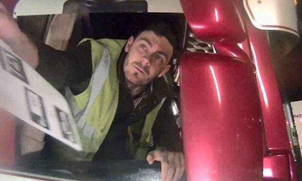 Hai nguoi bi ket toi trong vu 39 thi the nguoi Viet o Anh hinh anh