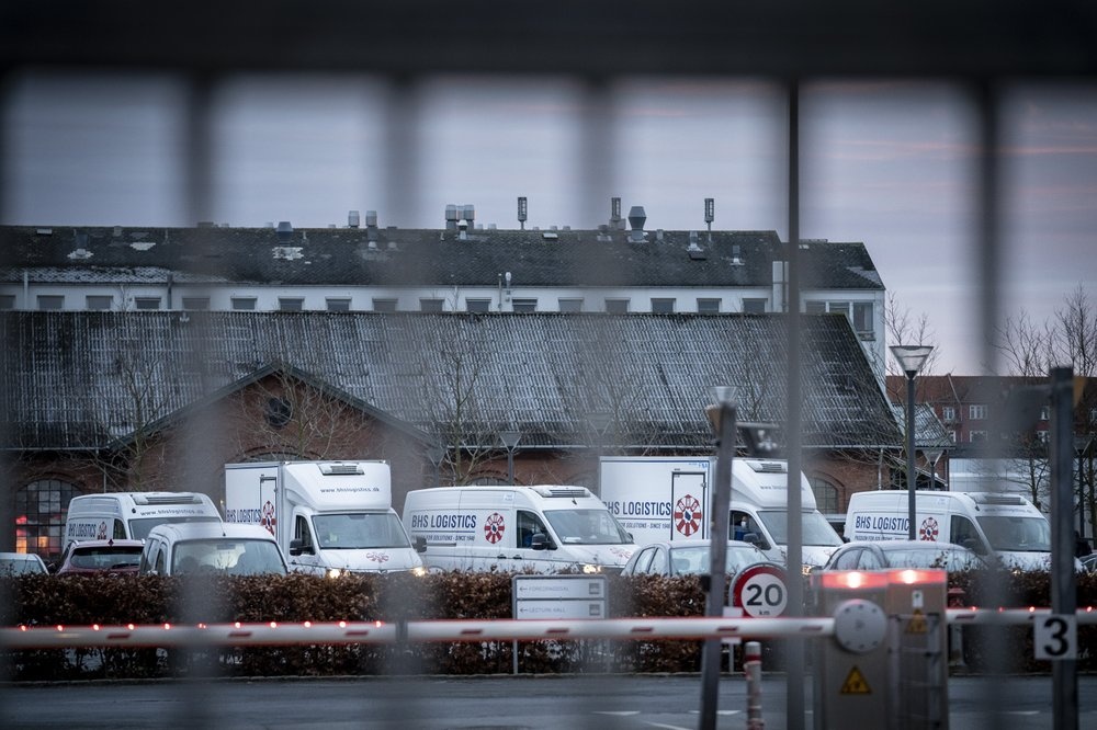 EU bat dau phan phoi vaccine chong Covid-19 anh 2