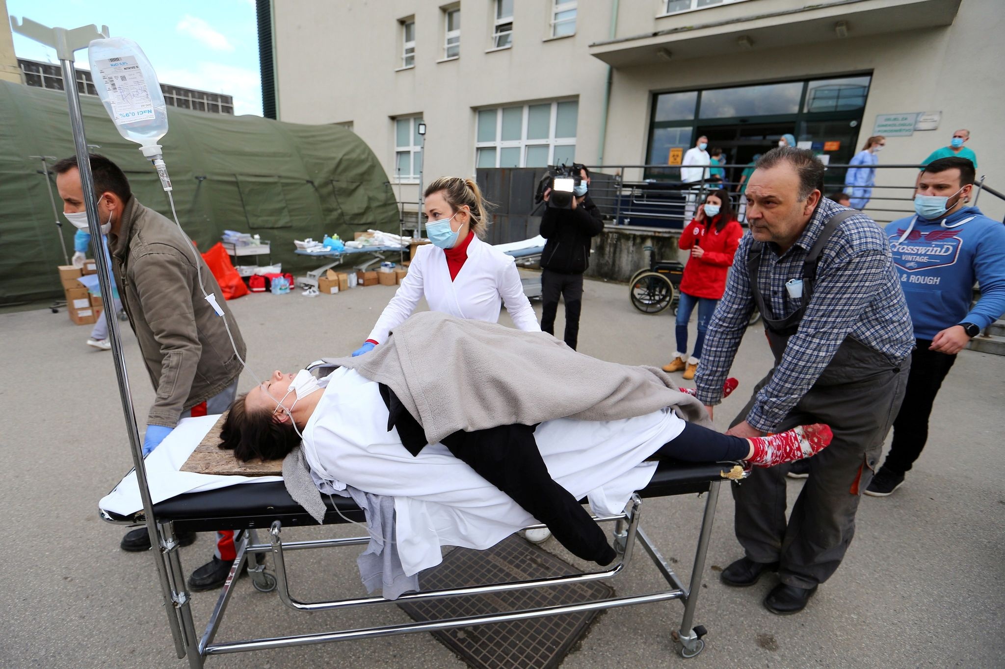 Dong dat o Croatia giong nhu ‘tham hoa Hiroshima’ anh 4