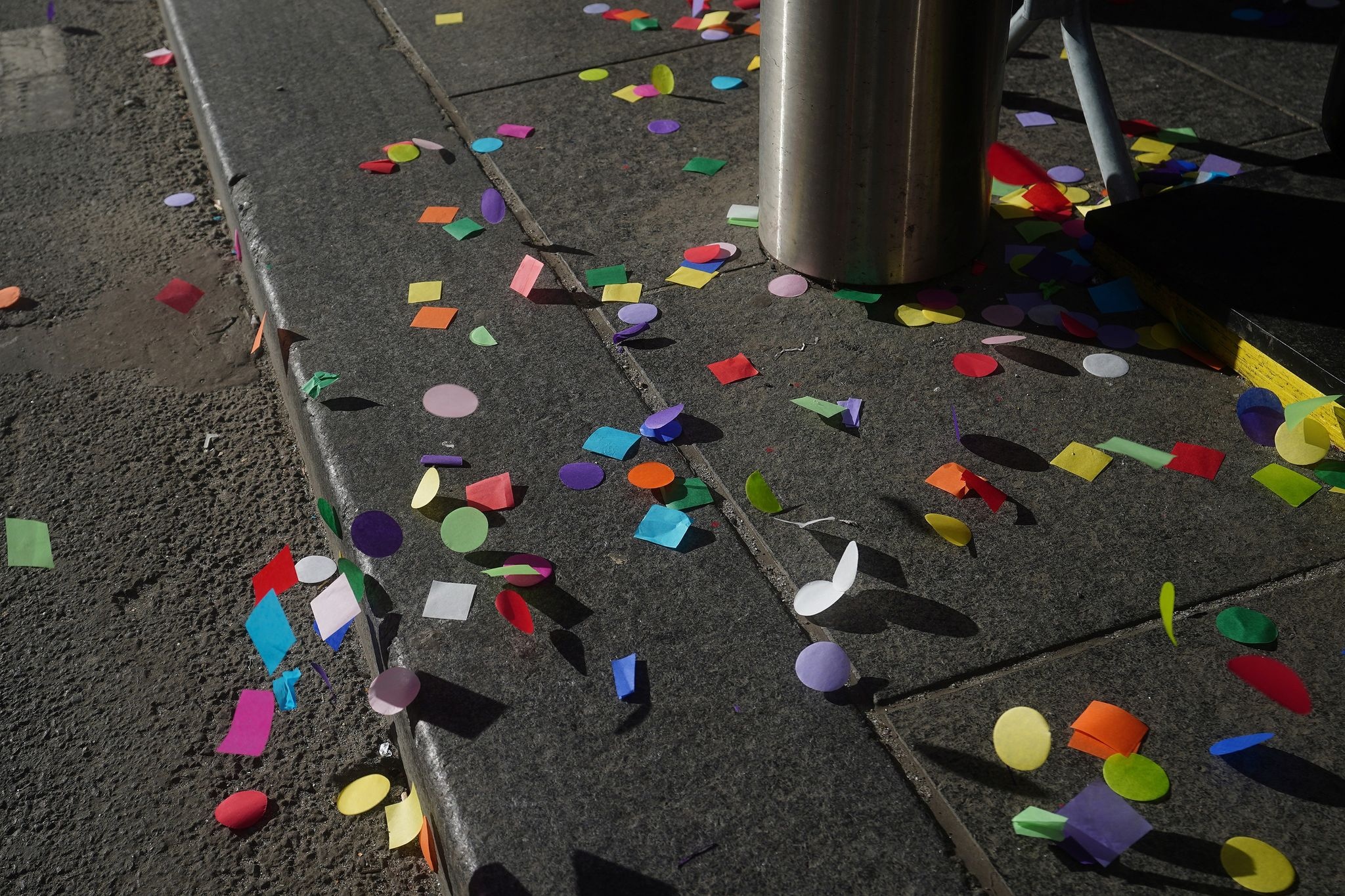 New York chuan bi tha mot tan hoa giay de don nam moi anh 3