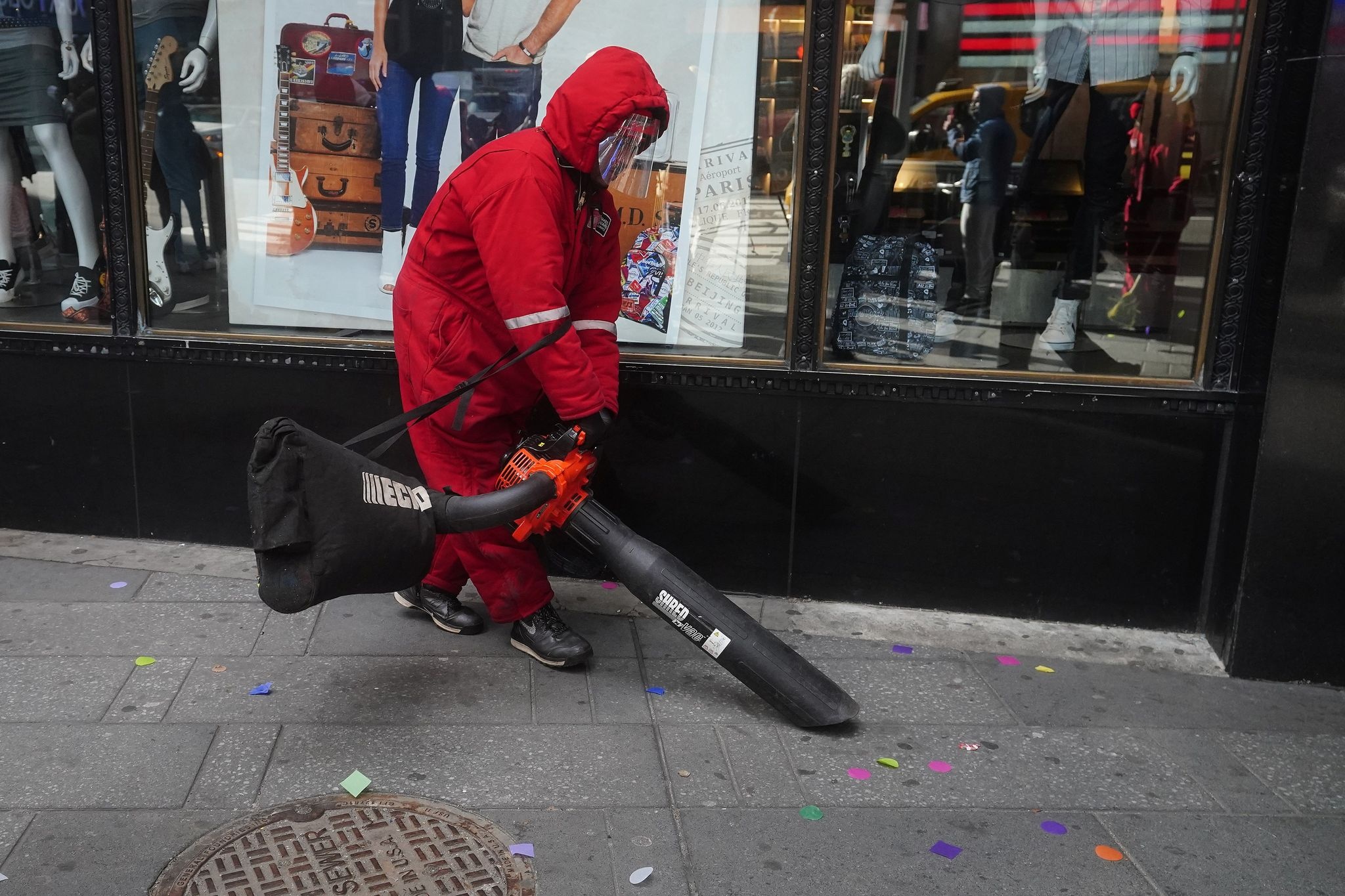 New York chuan bi tha mot tan hoa giay de don nam moi anh 5