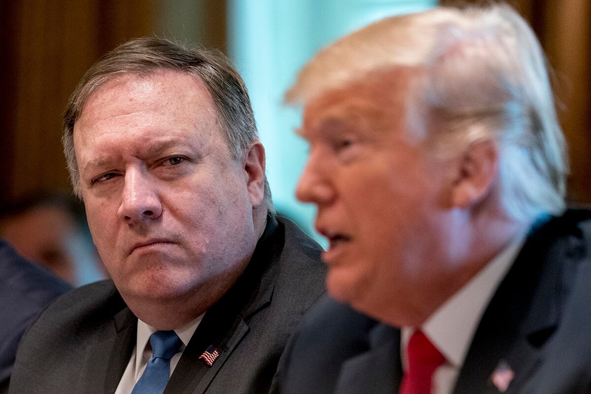 Gan 100 nha ngoai giao My doi Ngoai truong Pompeo len an ong Trump hinh anh