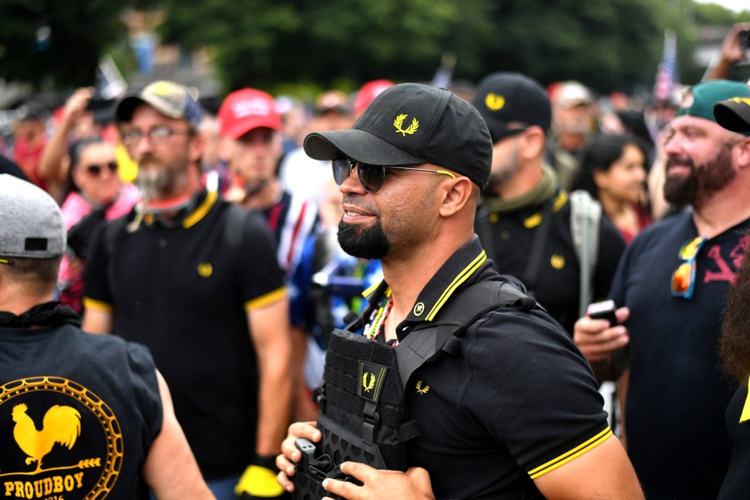 Thu linh nhom cuc huu Proud Boys la nguoi chi diem cua FBI hinh anh
