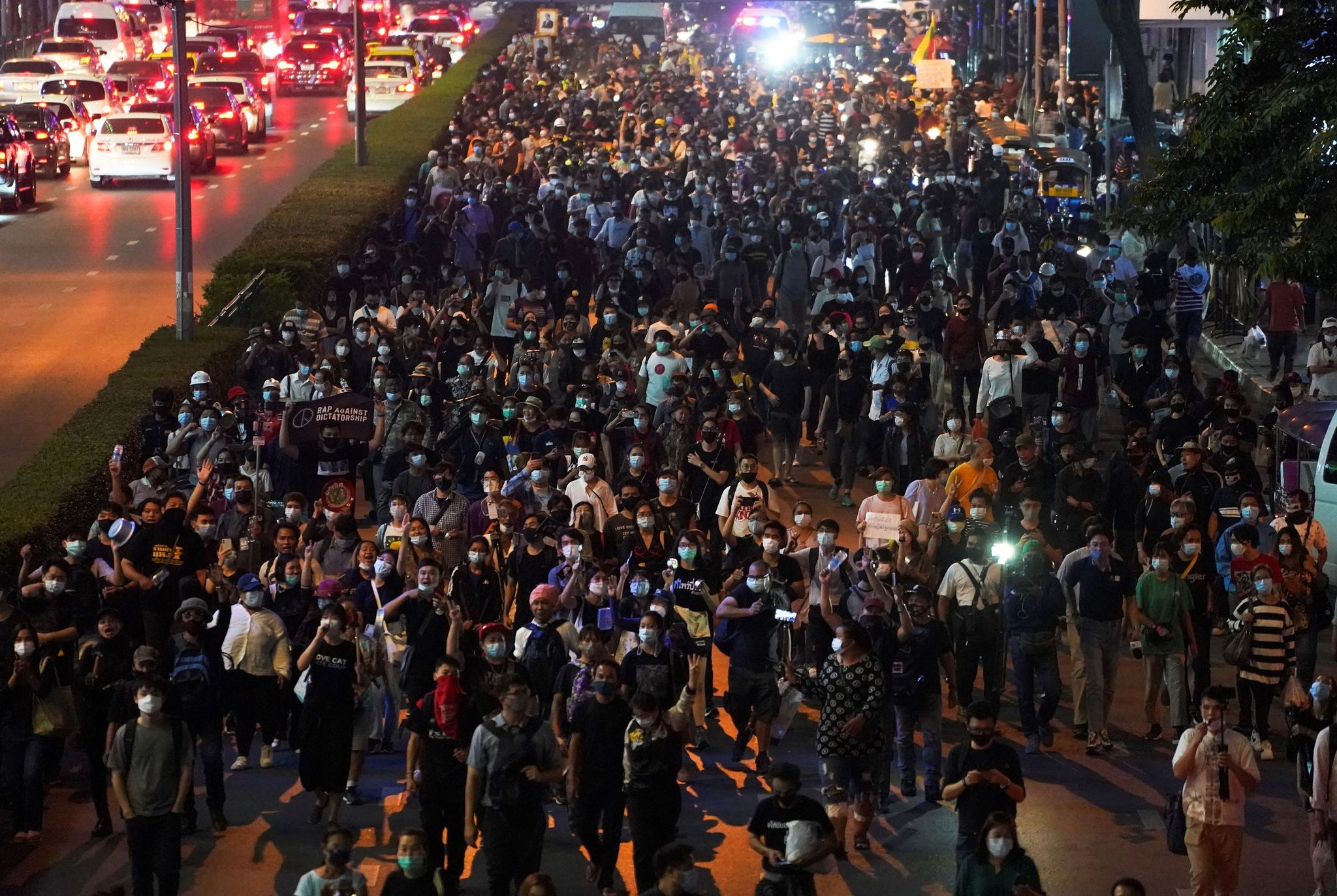 luat xuc pham hoang gia anh 5