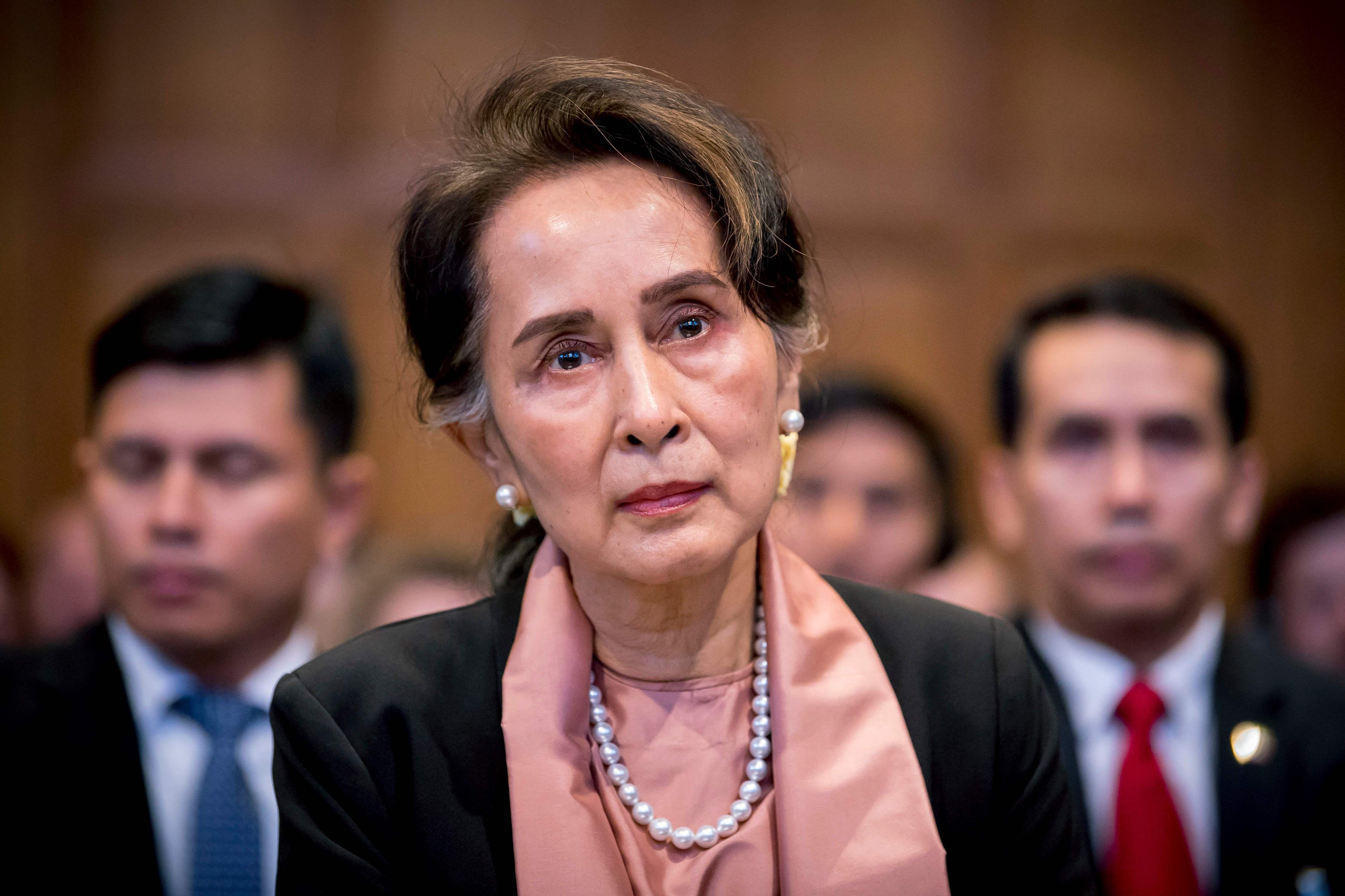 Ba Aung San Suu Kyi bi chuyen den giam giu tai ‘dia diem bi mat’ hinh anh