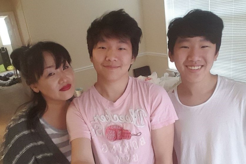 Gia dinh nan nhan vu xa sung Atlanta duoc ung ho gan 3 trieu USD hinh anh