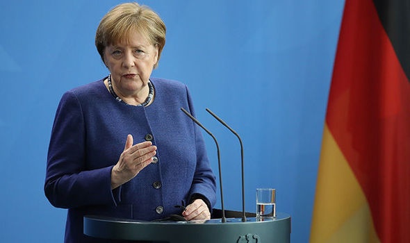 Bi dan phan doi, Duc bo ke hoach phong toa dip le Phuc sinh hinh anh