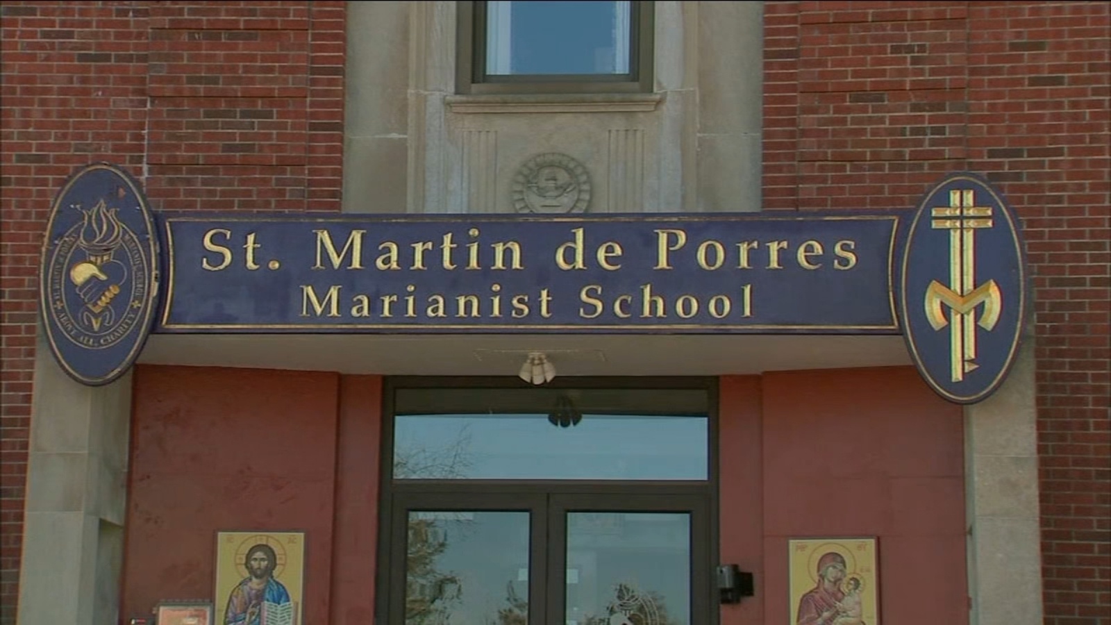 Cach chuc hieu truong da trang vi bat hoc sinh da mau quy goi xin loi hinh anh