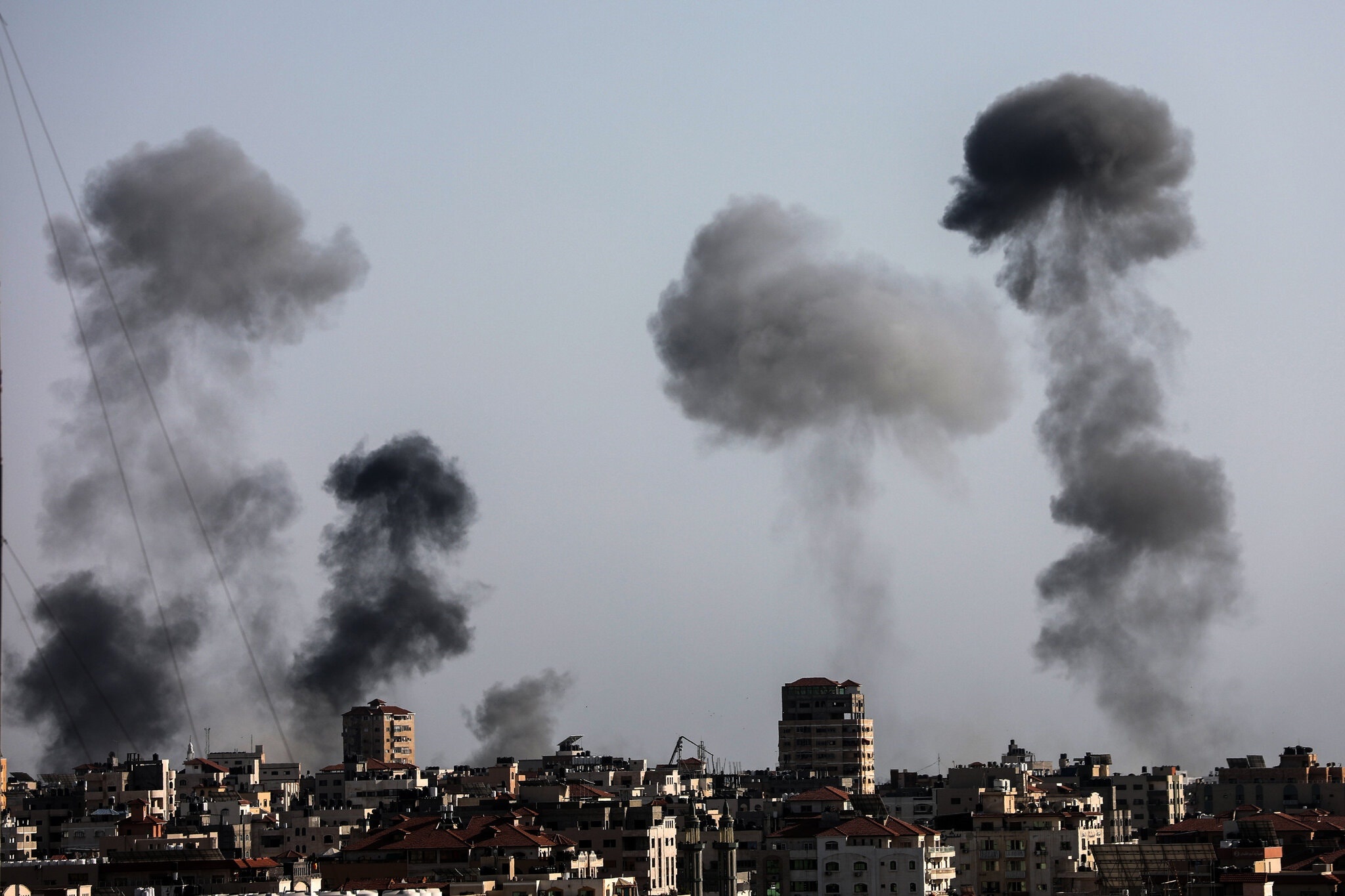 Dai Gaza chim trong tang thuong, nhieu nguoi chet ngay giua pho hinh anh