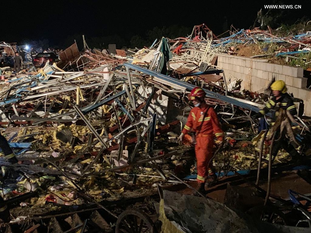 Loc xoay o Trung Quoc khien 7 nguoi chet hinh anh