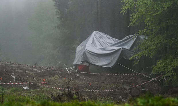 Cap treo roi o Italy vi he thong phanh 'bi can thiep' hinh anh