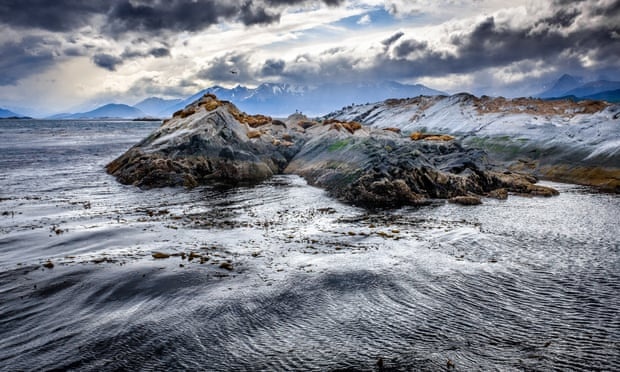 Tau Trung Quoc tat den de danh bat trai phep o vung bien Argentina hinh anh