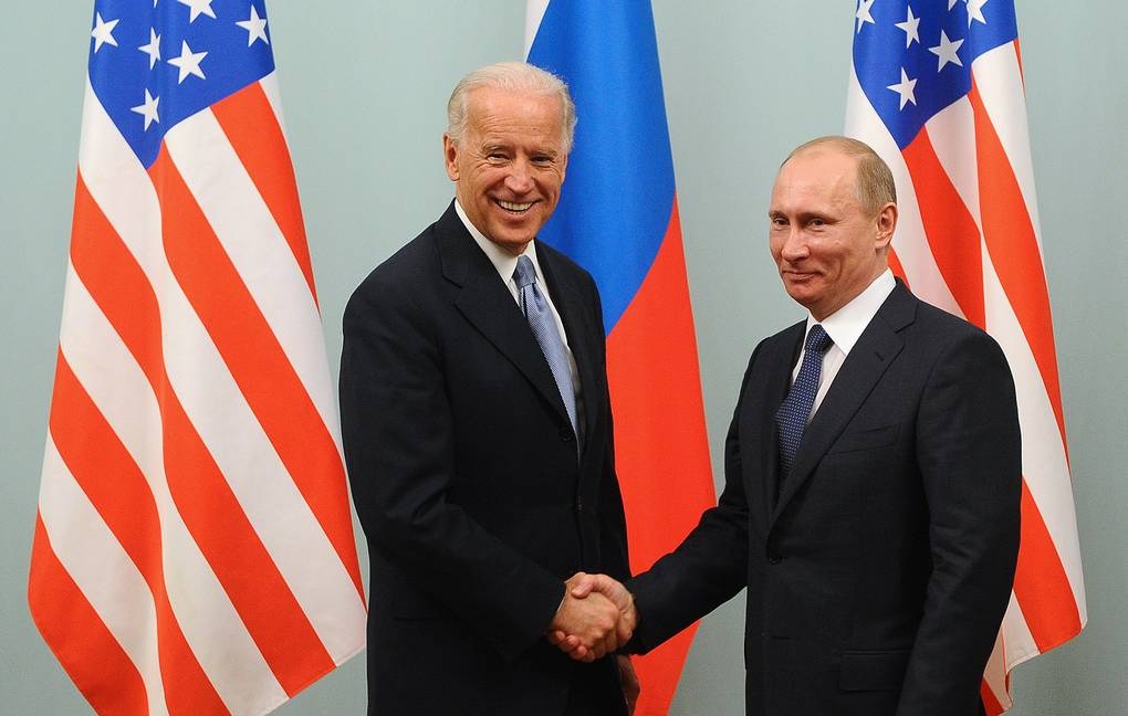 Bi ong Biden goi la ‘ke giet nguoi’, ong Putin bat cuoi hinh anh