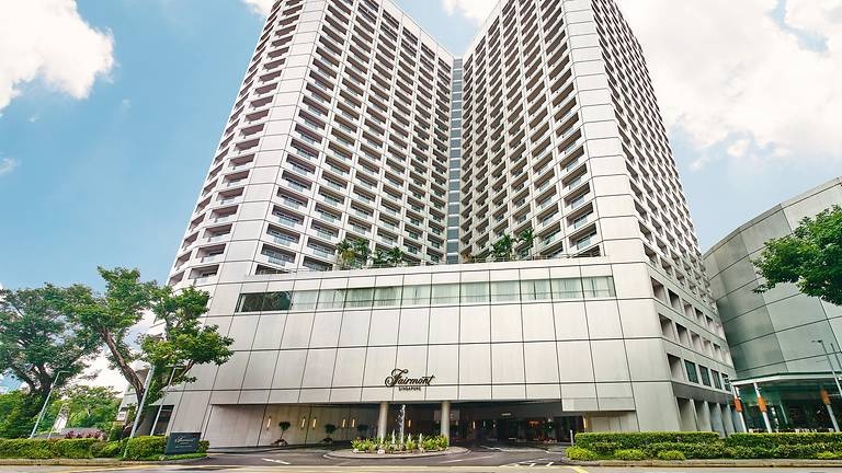 Singapore phat tu nguoi chong quy dinh cach ly de tham vo hinh anh