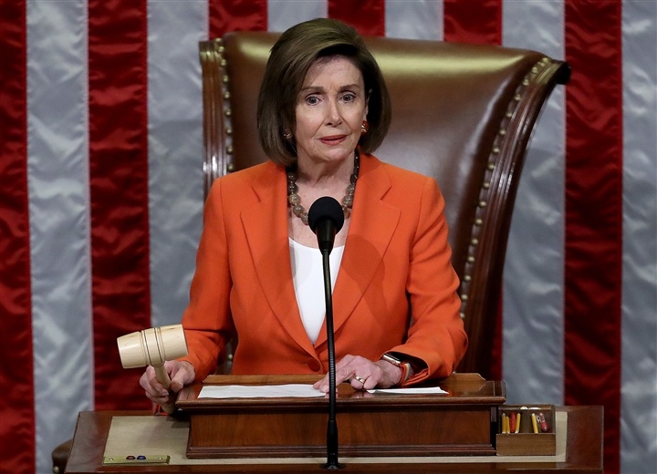 Ba Pelosi tung lo ong Trump kich hoat vu khi hat nhan anh 1
