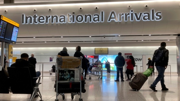 Anh mo cua, CDC My khuyen cao nguoi dan khong du lich hinh anh