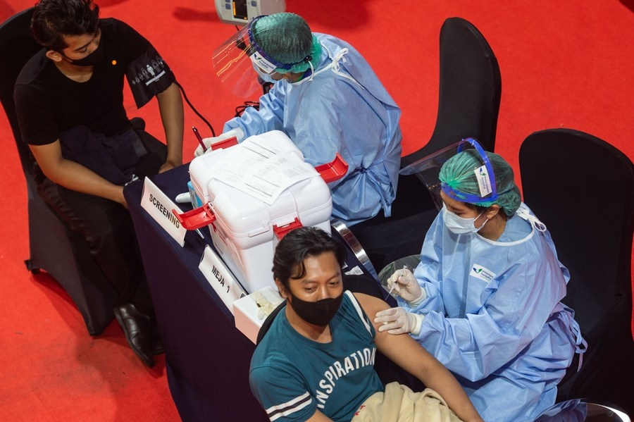 Lan song dich Covid-19 thu hai o Indonesia da dat dinh hinh anh