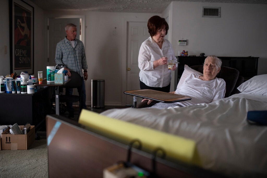 Nhung trieu chung khac thuong cua benh nhan Covid-19 hinh anh