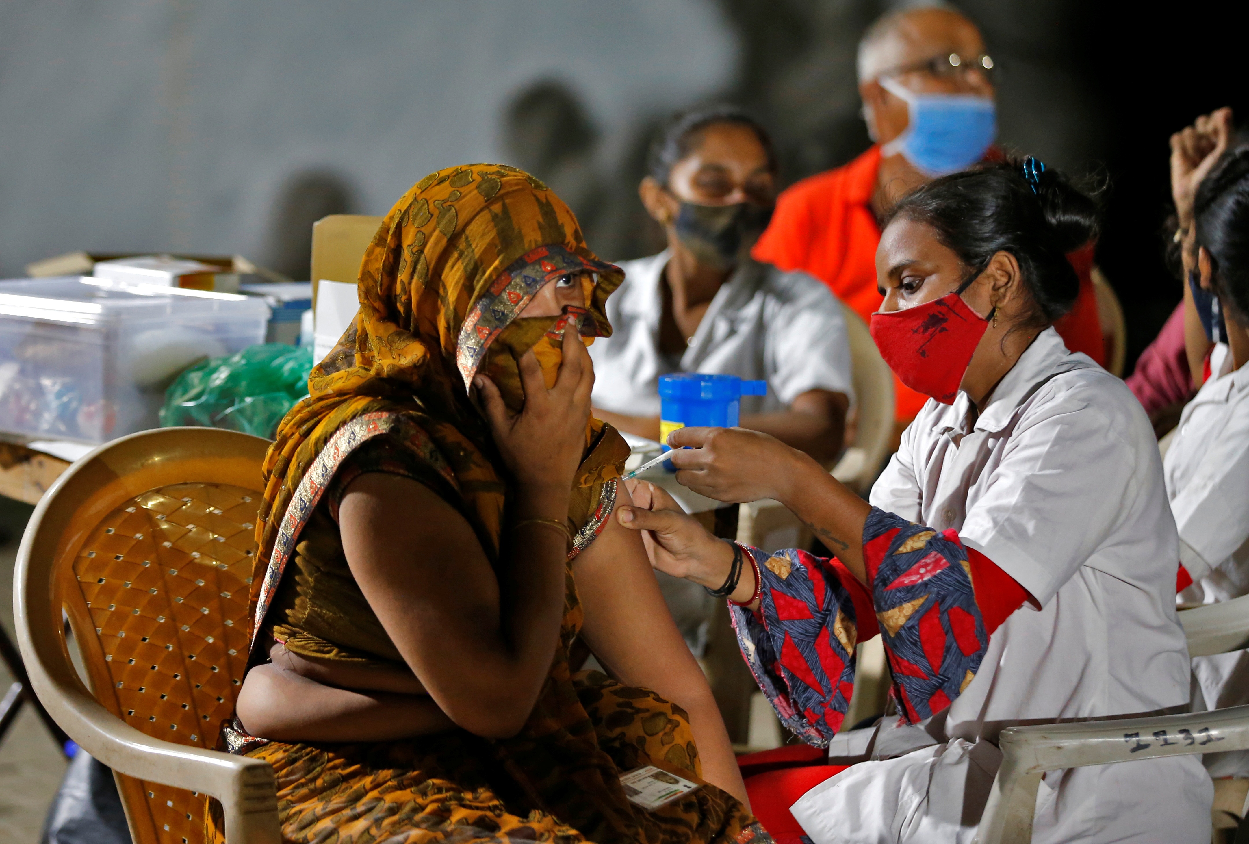 An Do tiem 10 trieu lieu vaccine ngua Covid-19 trong mot ngay hinh anh