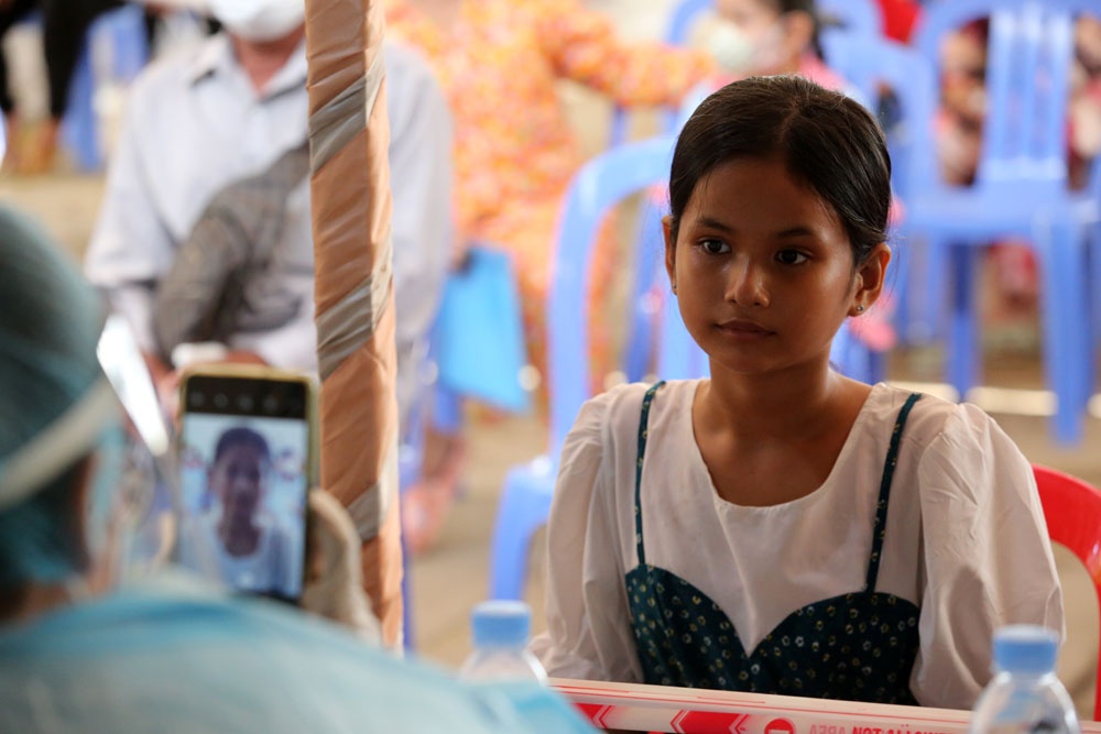 Campuchia bat dau tiem vaccine Covid-19 cho tre em anh 2