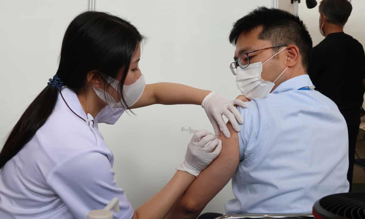 Nhat Ban tiem mui vaccine ngua Covid-19 thu ba cho toan dan hinh anh