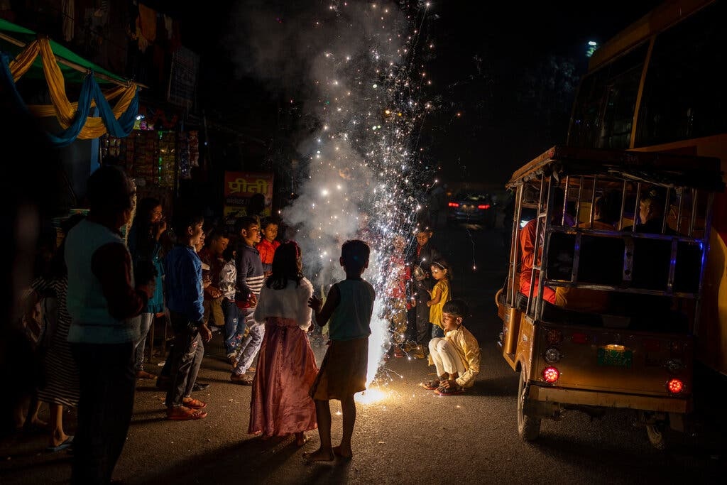 Rui ro bung phat dich o An Do khi nguoi dan tu tap an mung le hoi hinh anh