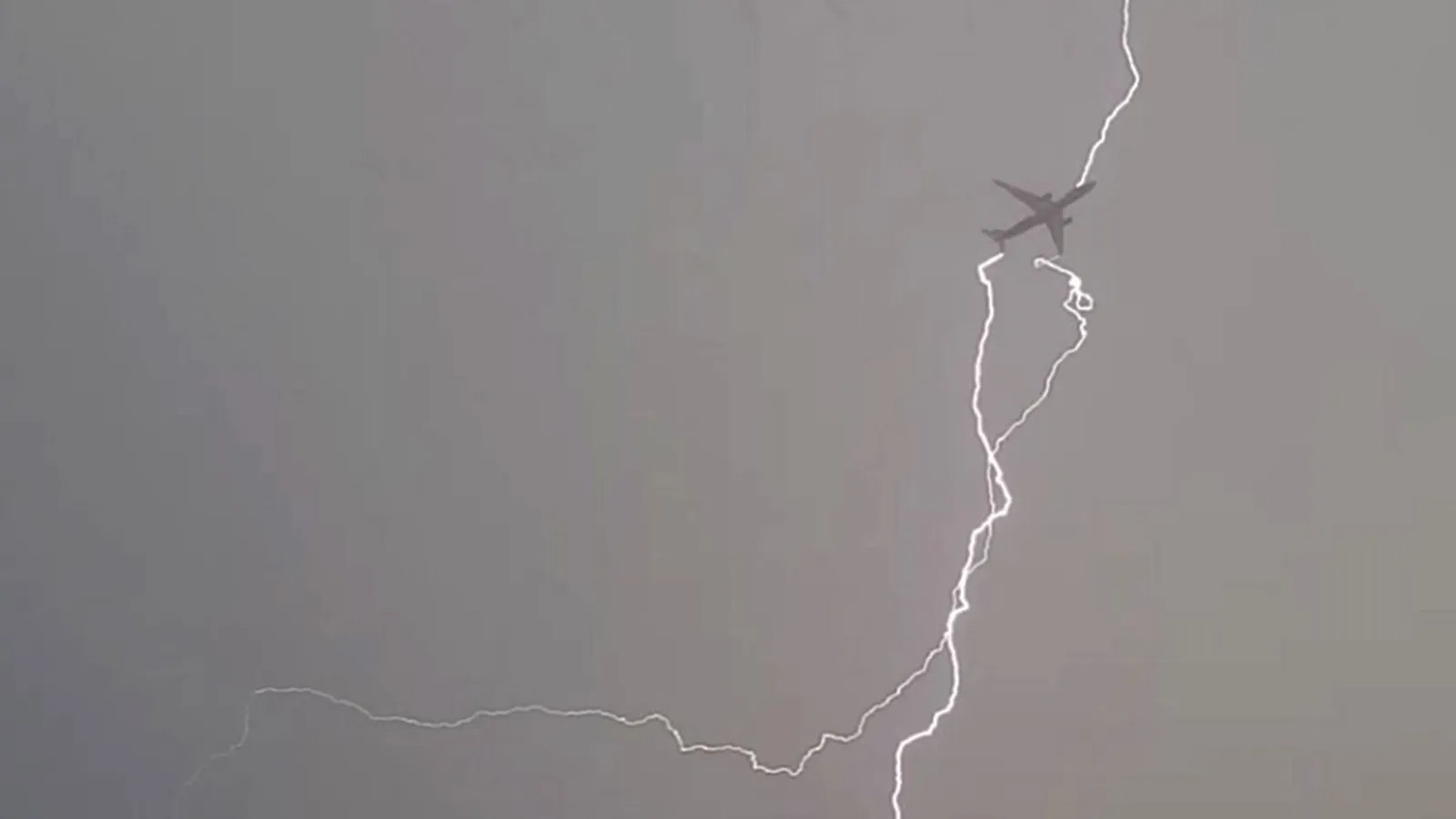 may bay bi set danh anh 1