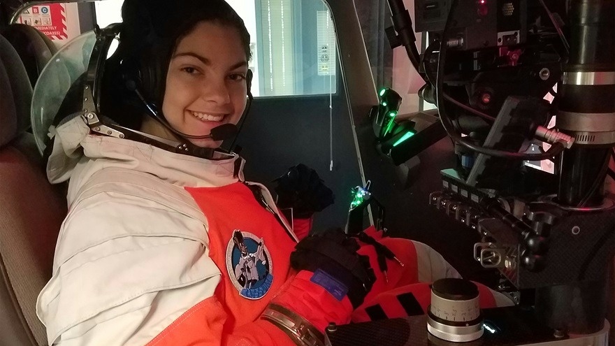 Co gai 21 tuoi duoc huan luyen de len Hoa Tinh hinh anh