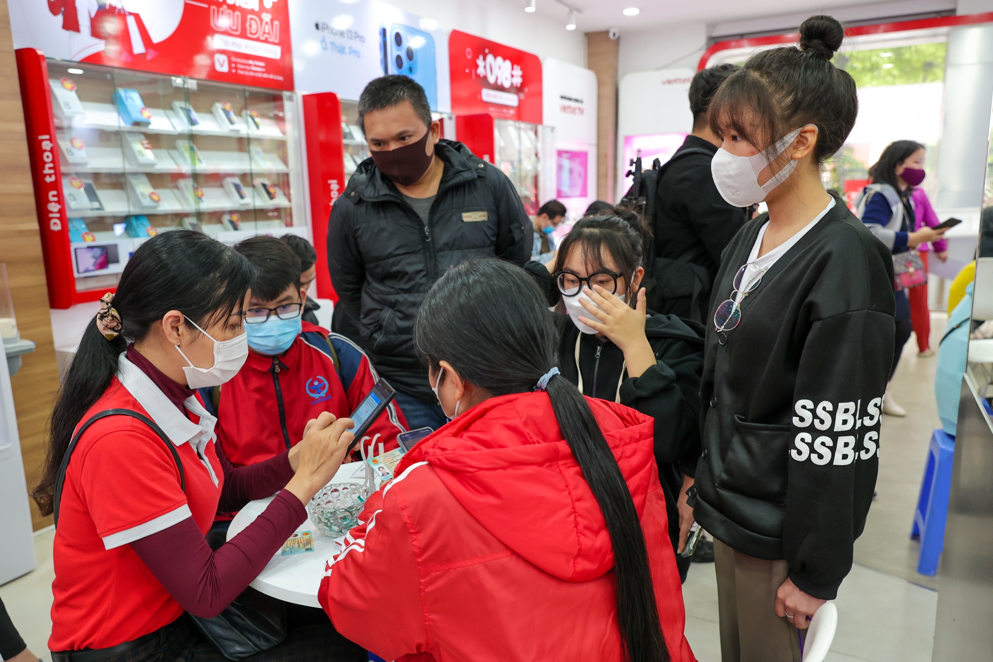 160.000 SIM bi khoa da duoc mo lien lac tro lai hinh anh